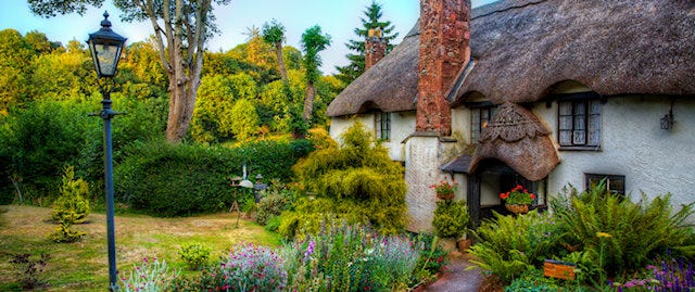 Thatched cottage typical of Cockington