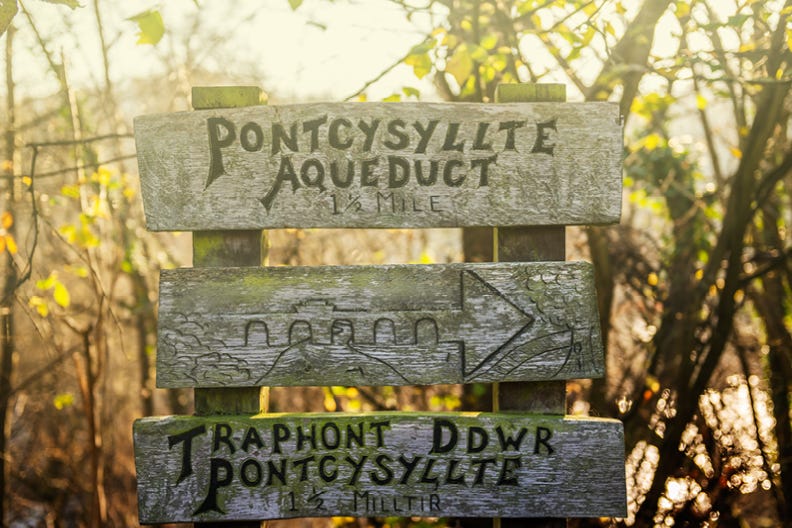 Pontcysyllte sign