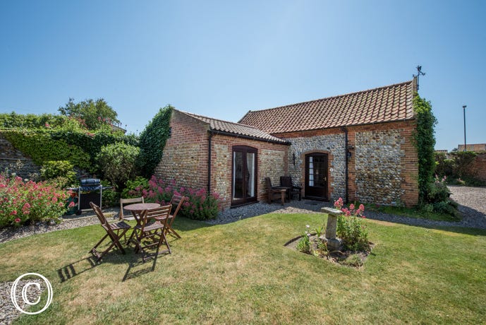 The cottage is located in the extensive mature gardens and grounds of the 16th century Grade II listed Pilgrims House
