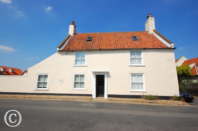 Luggers Cottage is a period property dating from 1790, and is only a few minutes walk from Wells Quay.