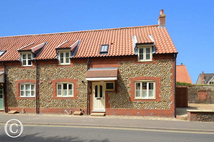 Boatyard Cottage is a modern built semi-detached cottage, situated in the heart of Wells,