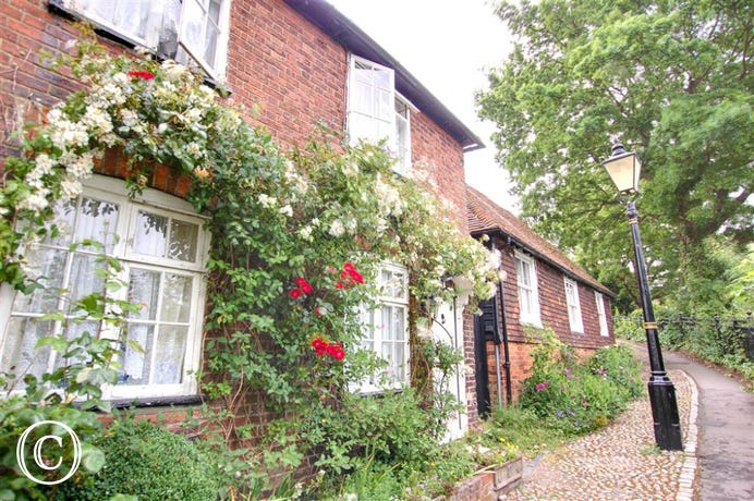 Pretty Grade II listed terraced cottage in historic Rye.