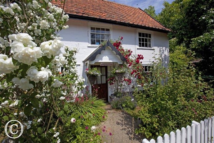 Sunnyside Cottage in Laxfield is a beautiful property sleeping 4 people.