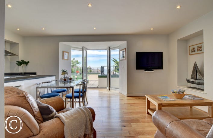 Modern first floor apartment minutes from Ilfracombe harbour