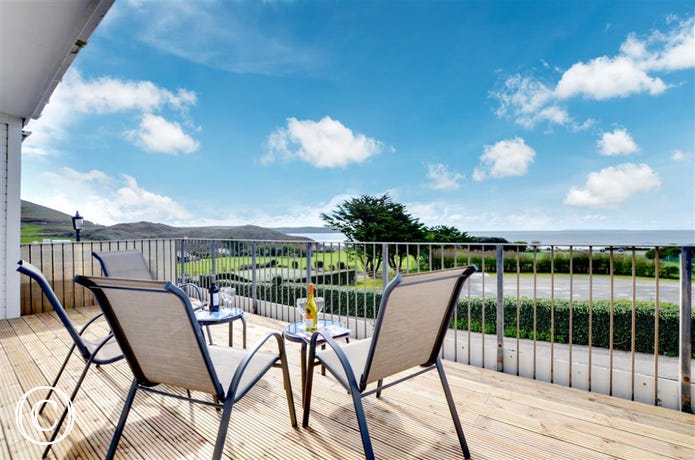 Situated in the heart of the village, this high quality apartment has all the amenities of this award winning beach resort on the doorstep