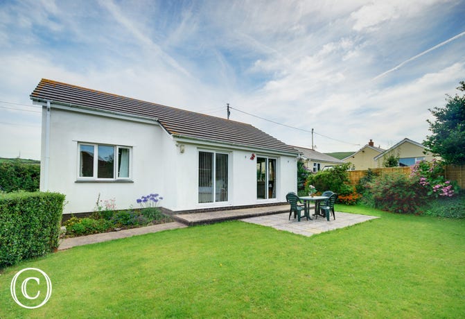 Seahaven is a detached bungalow within easy walking distance of the sand and surf and the friendly and lively atmosphere of Croyde village