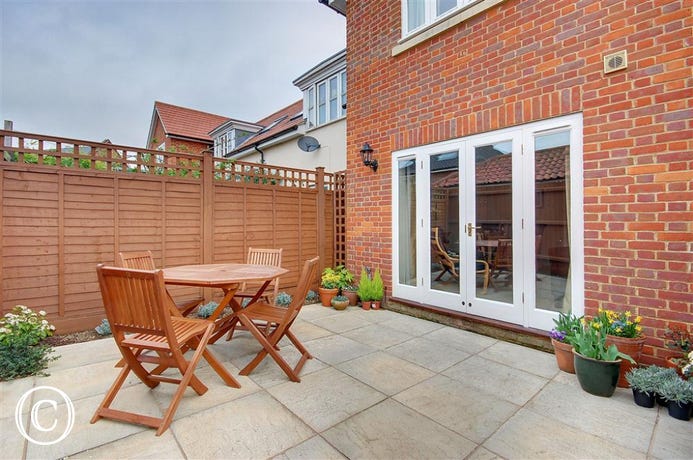 This paved rear courtyard garden with outside garden funriture will enable you to relax and enjoy outside.