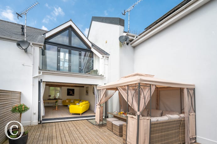 first floor balcony, fantastic, secure, outside space first floor balcony, fantastic, secure, outside space